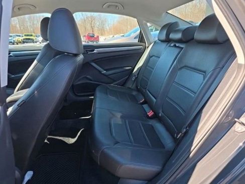 Used 2017 Volkswagen Passat 1.8T R-Line w/ R-Line Lighting Package image 13