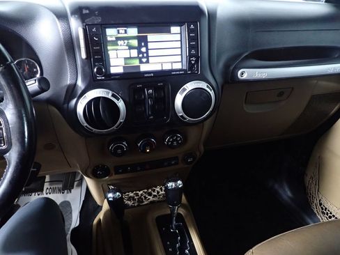 Used 2014 Jeep Wrangler Unlimited Rubicon w/ Dual Top Group AWD/4WD image 26