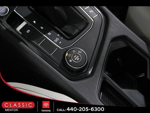 Used 2020 Volkswagen Tiguan SEL w/ 3rd Row Seat Package AWD/4WD image 16