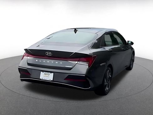 Used 2025 Hyundai Elantra Limited FWD image 15