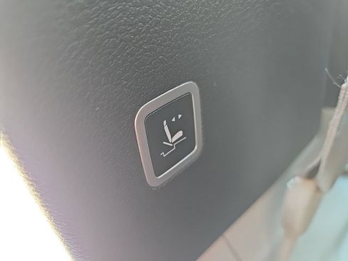 Used 2023 Chrysler Pacifica Touring-L FWD image 86
