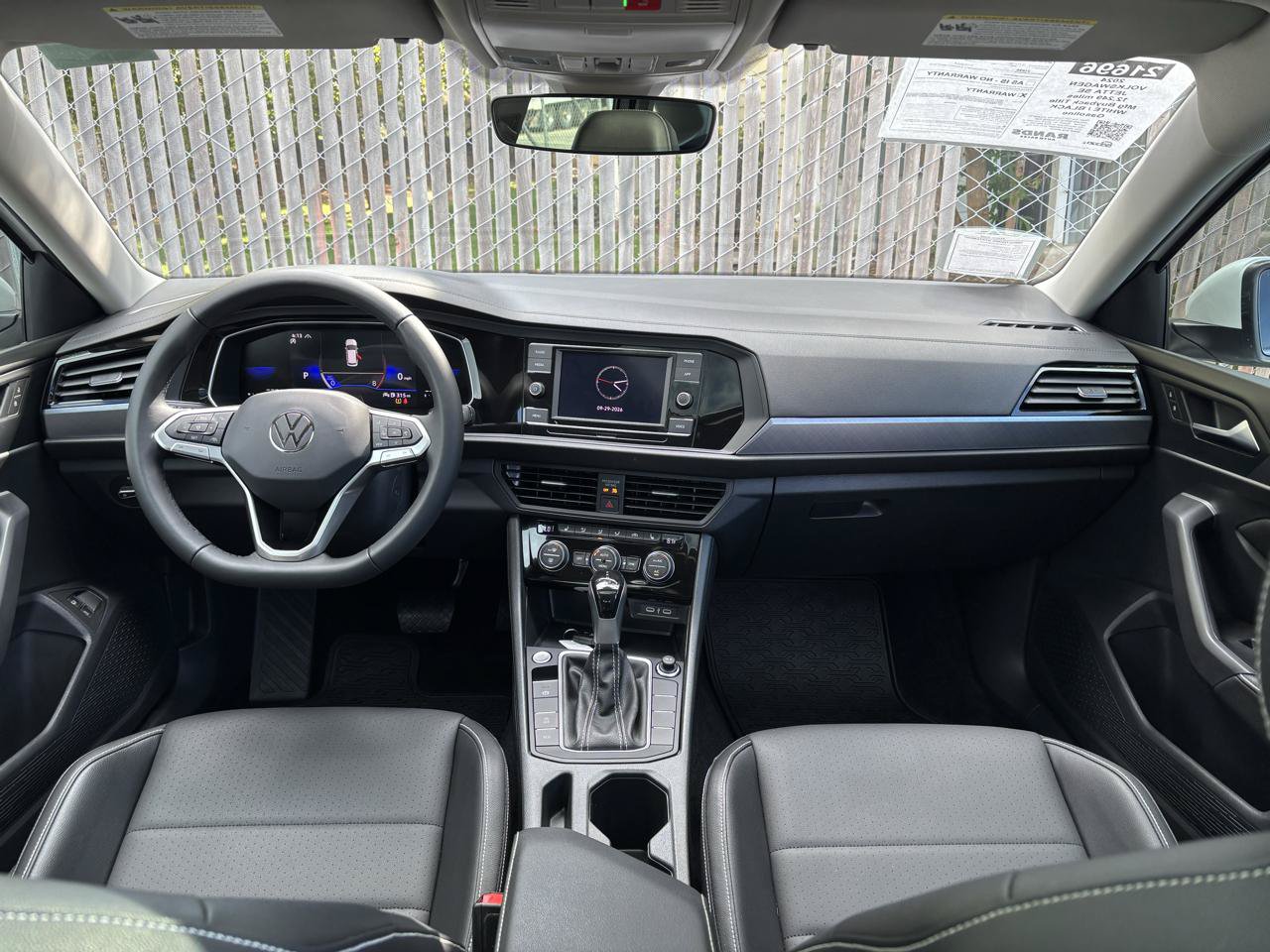 Used 2024 Volkswagen Jetta SE w/ Panoramic Sunroof Package FWD image 5