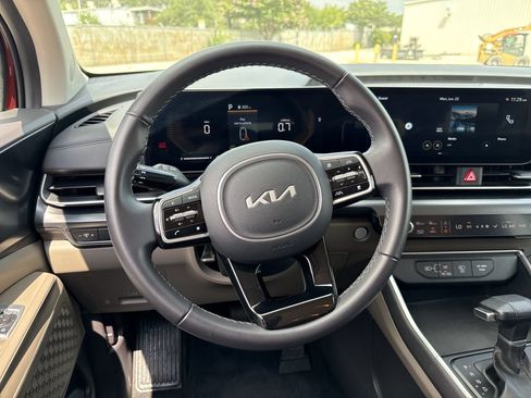 Used 2026 Kia Carnival FWD image 11