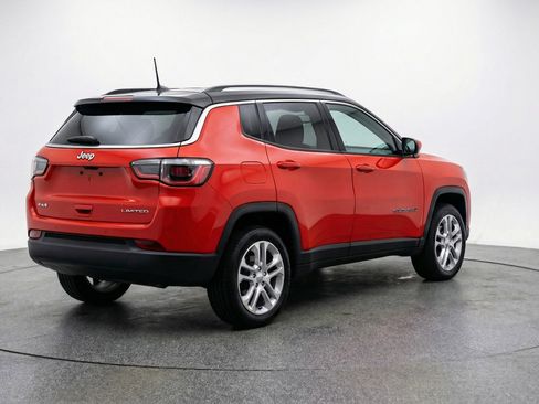 Used 2025 Jeep Compass Limited image 9