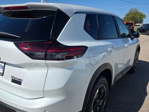 Used 2024 Nissan Rogue SV AWD/4WD image 7
