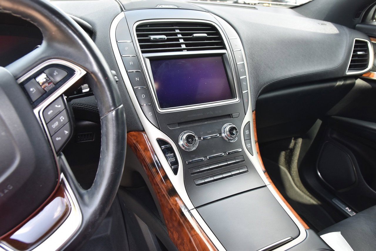 Used 2020 Lincoln Nautilus Reserve FWD image 9