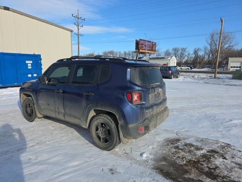 Used 2019 Jeep Renegade Sport image 4