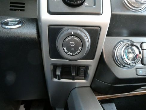 Used 2019 Ford F150 Lariat w/ Equipment Group 502A Luxury image 28