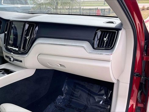 Used 2024 Volvo XC60 B5 Ultimate image 19