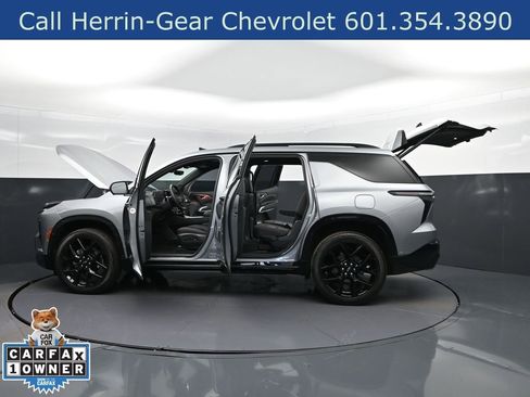 Used 2024 Chevrolet Traverse RS FWD image 46