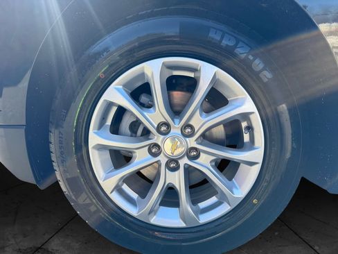 Used 2020 Chevrolet Equinox LT image 14