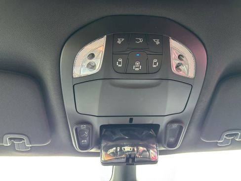 New 2026 Chrysler Pacifica Limited FWD image 32