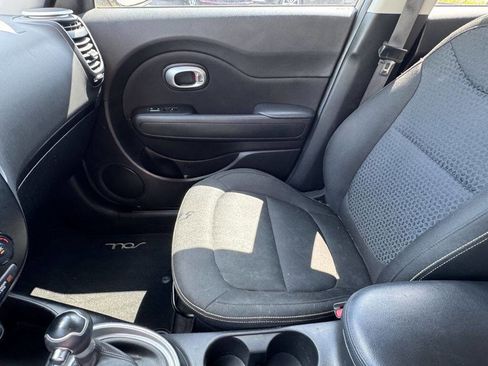 Used 2015 Kia Soul image 12