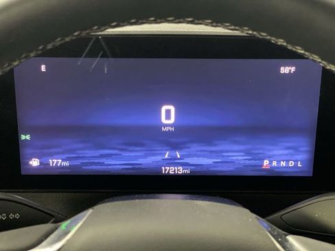 Certified 2025 Chevrolet Traverse LT image 11