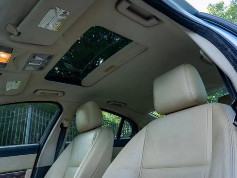 Used 2013 Jaguar XF RWD image 13