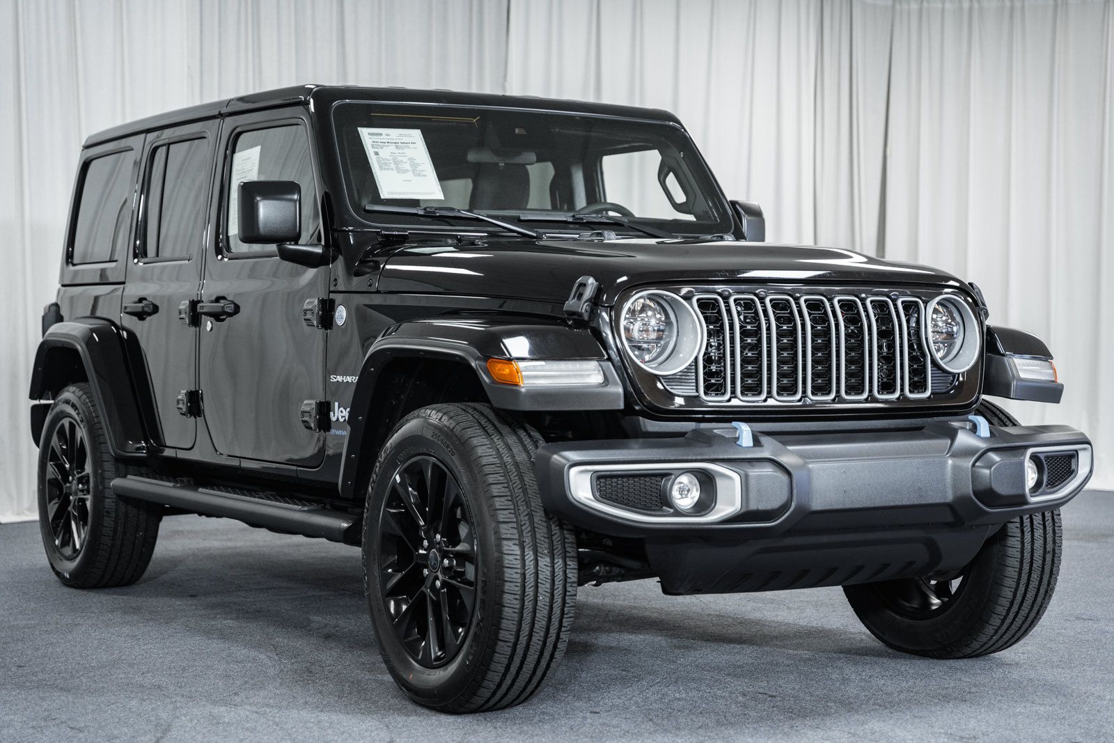 Used 2024 Jeep Wrangler Unlimited Sahara AWD/4WD image 1