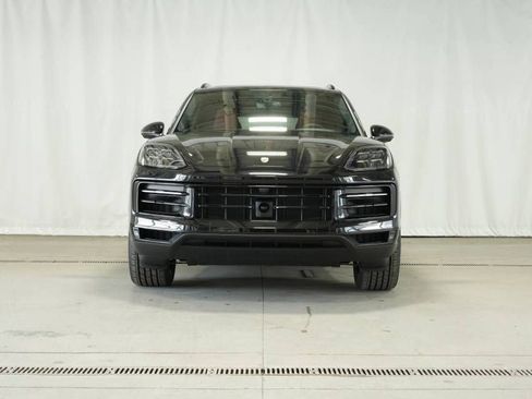 Certified 2025 Porsche Cayenne AWD/4WD image 10