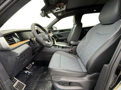 New 2026 Volkswagen Tiguan SEL R-Line AWD/4WD image 9