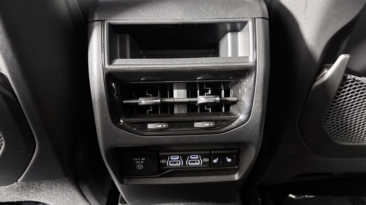Used 2023 Jeep Grand Cherokee Limited AWD/4WD image 30