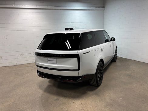 New 2025 Land Rover Range Rover Long Wheelbase SE image 7