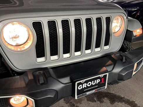 Used 2022 Jeep Wrangler Unlimited Sahara w/ Cold Weather Group AWD/4WD image 29