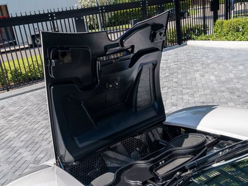 Used 2005 Ford GT RWD image 52