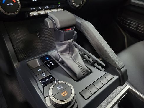 Certified 2025 Toyota Tacoma TRD Sport w/ Blackout Package (GST) image 18