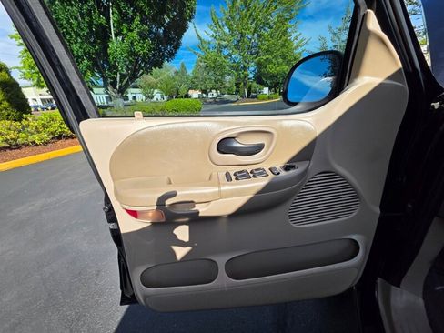 Used 2001 Ford F150 Lariat AWD/4WD image 31