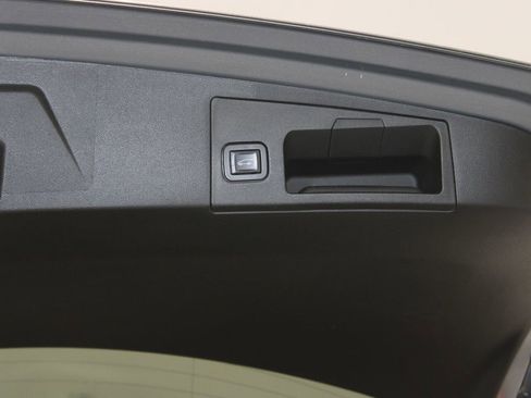 Used 2018 Cadillac XT5 Premium Luxury w/ Driver Assist Package image 16