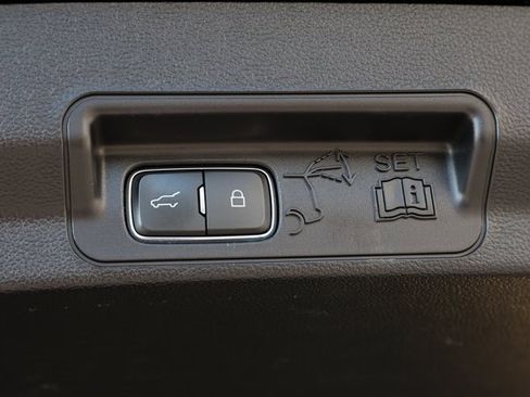 Certified 2022 Ford Explorer XLT image 10