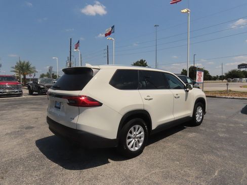 Used 2024 Toyota Grand Highlander AWD image 11