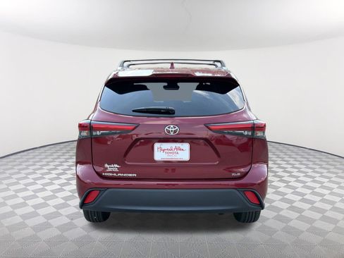 Used 2022 Toyota Highlander XLE image 16