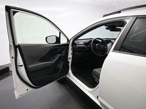 Used 2024 Subaru Crosstrek 2.0i Premium image 9