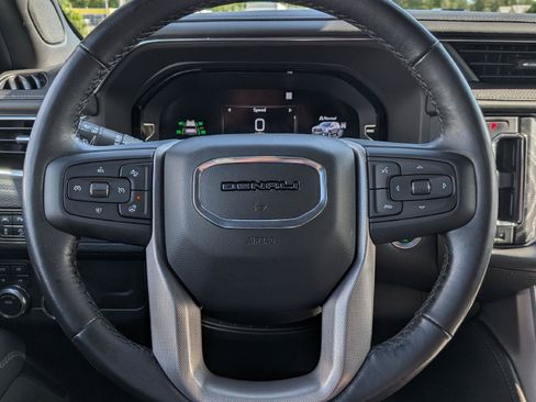 Used 2022 GMC Yukon Denali AWD/4WD image 17