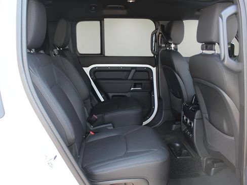 Used 2025 Land Rover Defender 130 X-Dynamic SE AWD/4WD image 18