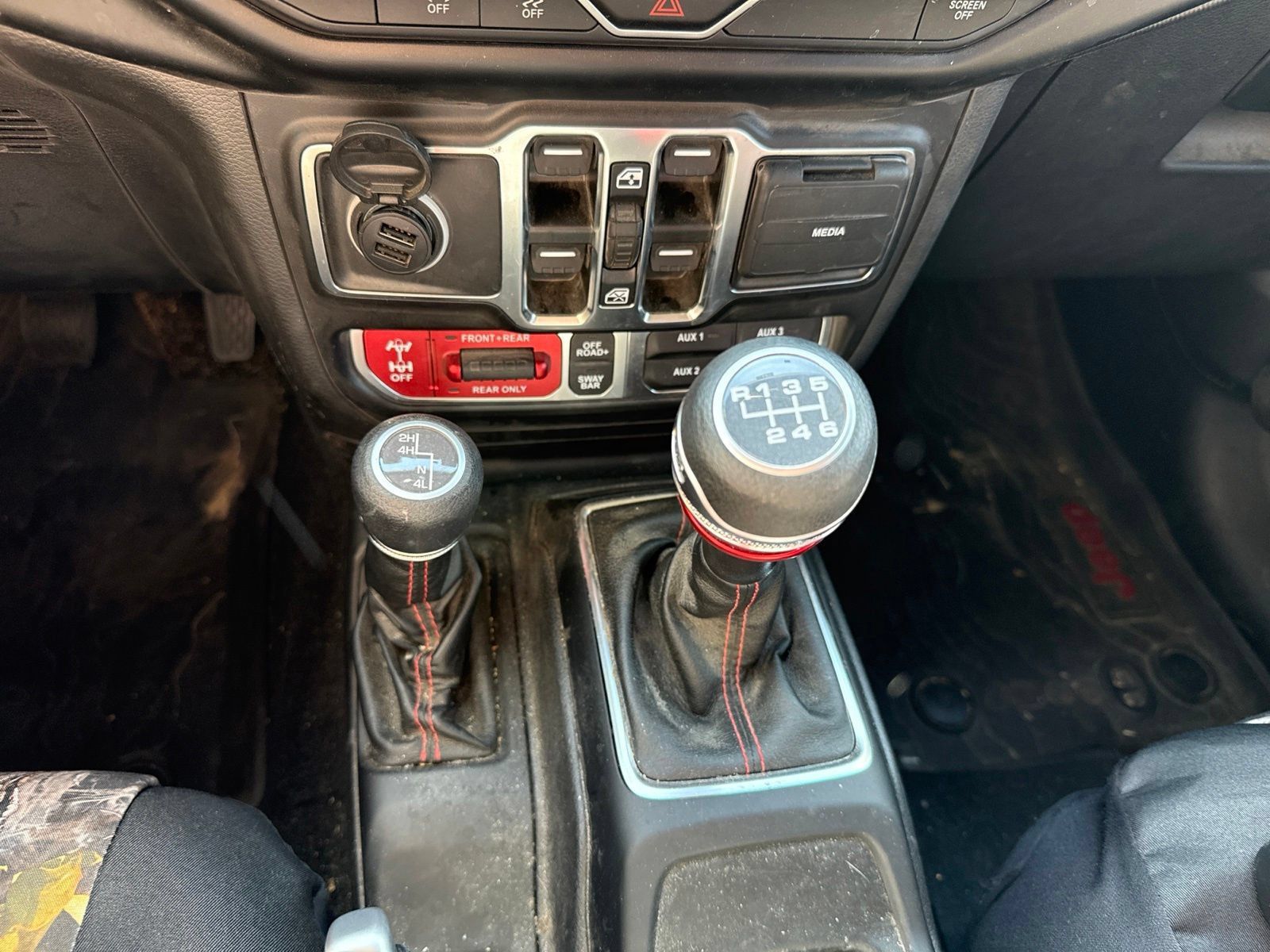 Used 2022 Jeep Wrangler Unlimited Rubicon AWD/4WD image 15