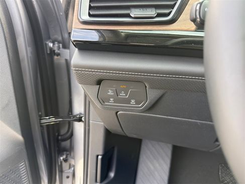 New 2026 Volkswagen Atlas SE image 16