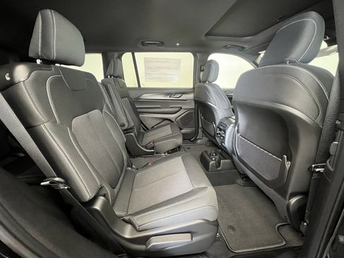 New 2025 Jeep Grand Cherokee L Laredo image 10