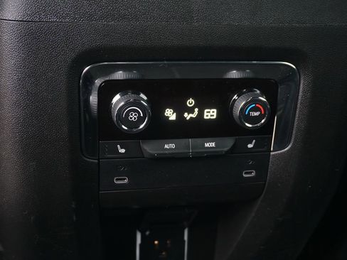 New 2026 Chevrolet Suburban Premier image 25