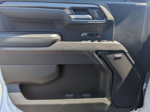 Used 2025 GMC Sierra 1500 AT4 w/ AT4 Premium Package AWD/4WD image 15