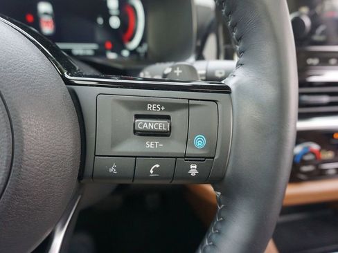 Used 2025 Nissan Pathfinder Platinum FWD image 9