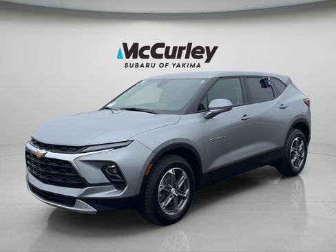 Used 2025 Chevrolet Blazer LT AWD/4WD image 1