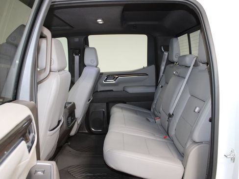 Used 2025 Chevrolet Silverado 1500 LT Trail Boss w/ LT Trail Boss Premium Package AWD/4WD image 28