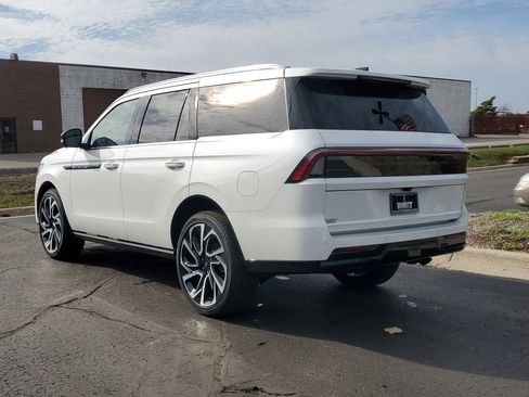 New 2026 Lincoln Navigator Black Label AWD/4WD image 3
