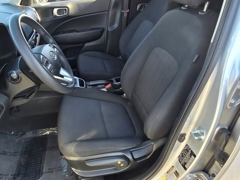 Used 2021 Hyundai Venue SE image 14