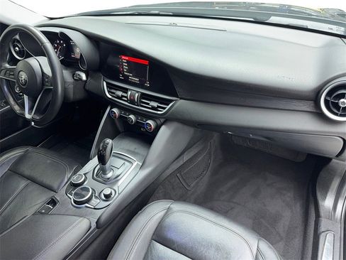 Used 2019 Alfa Romeo Giulia image 42