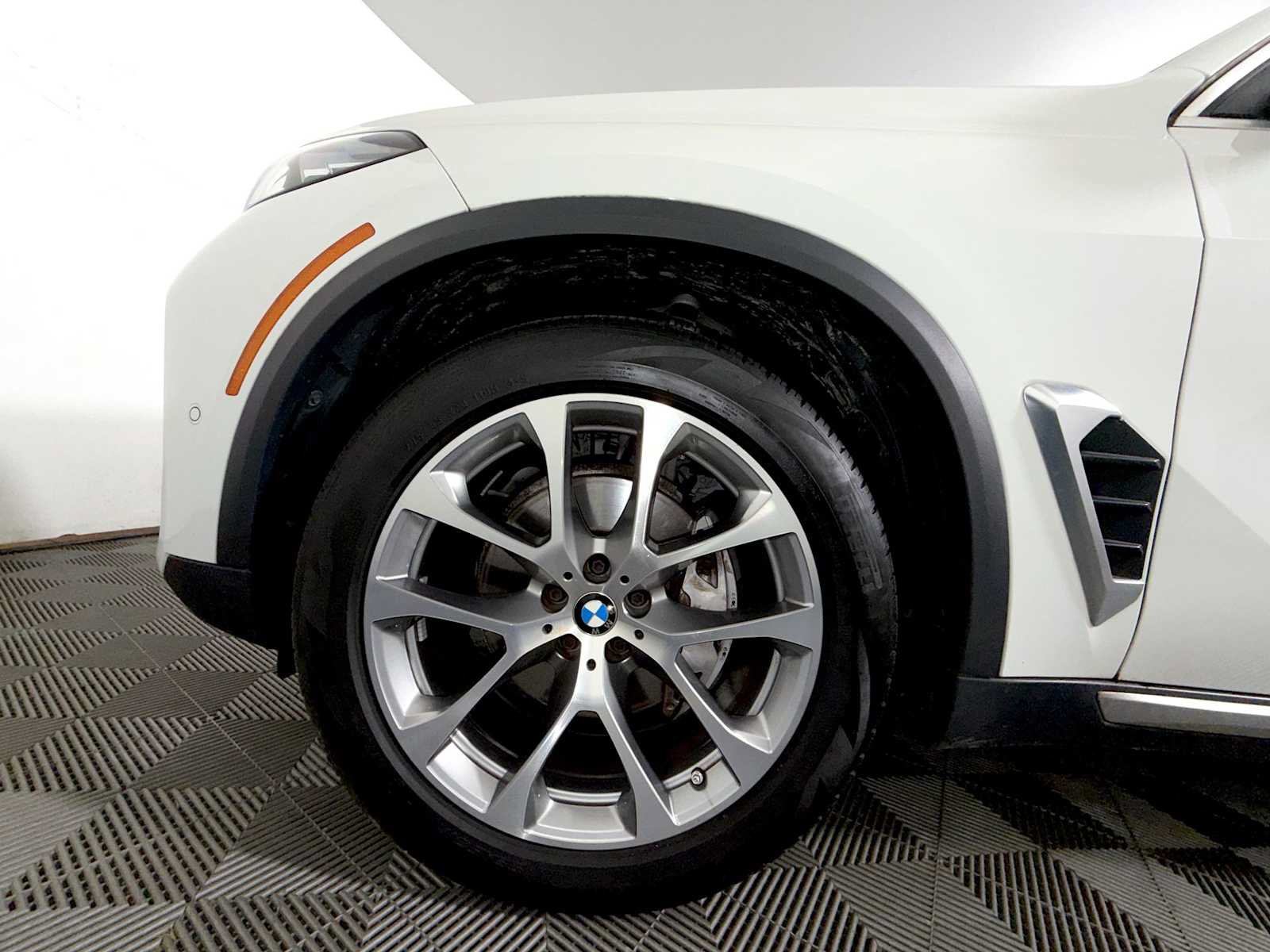Used 2024 BMW X5 xDrive40i w/ Parking Assistance Package AWD/4WD image 8