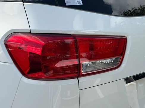 Used 2018 Kia Sedona LX FWD image 41