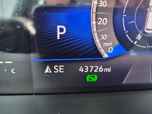 Used 2025 Volkswagen Jetta SE FWD image 13