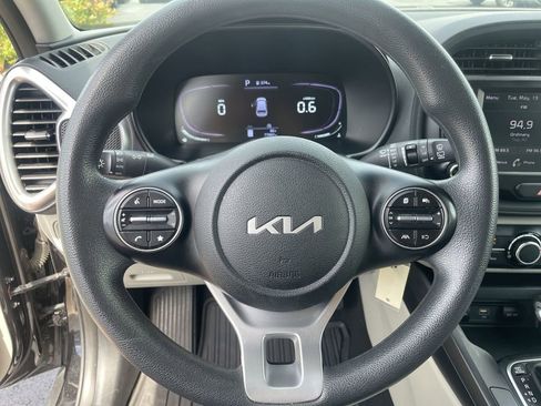 Certified 2023 Kia Soul LX w/ LX Technology Package FWD image 14